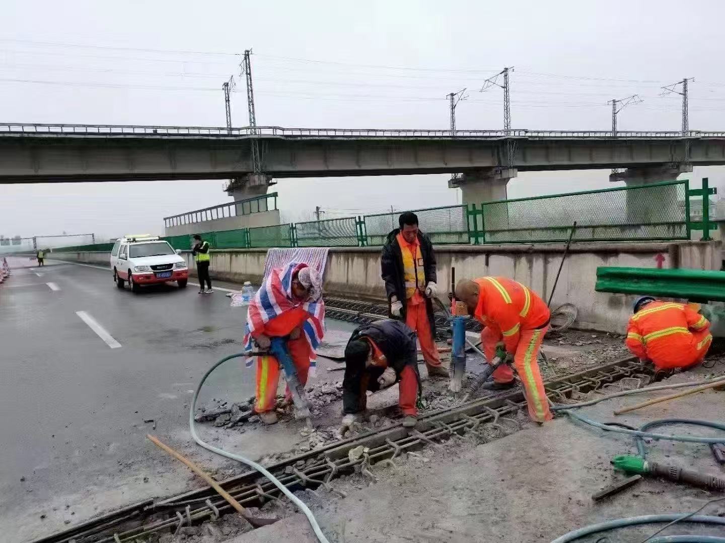 中站桥梁伸缩缝抢修料